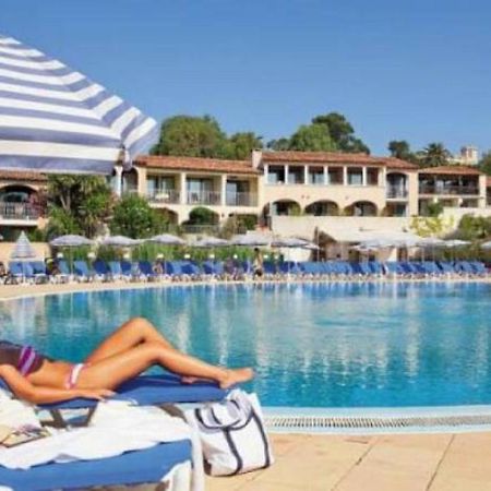 Chez Adriana Studio Proche Mer Avec Piscine Grimaud Luaran gambar